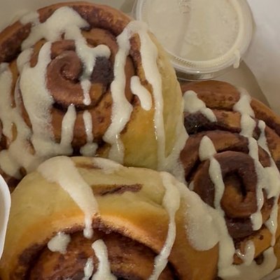 (3) Fluffy Cinnamon Rolls 