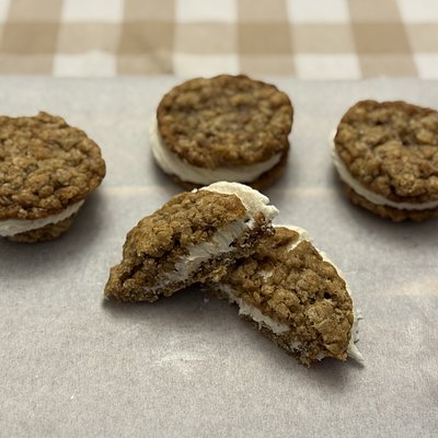 Mom’s Favorite Oatmeal Cream-pie (4 Pack)