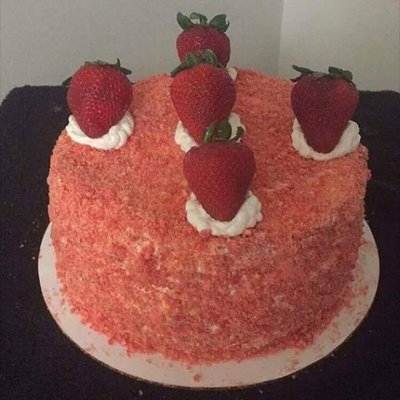 9in 4 Layer Strawberry Cake w/Strawberry Crumble 