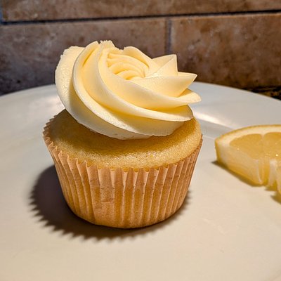 Lemon Cupcakes With Lemon Buttercream (1 Dozen)