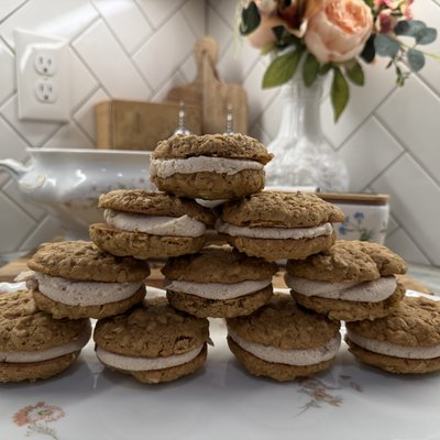 Oatmeal Cream Pies  (12 Count)