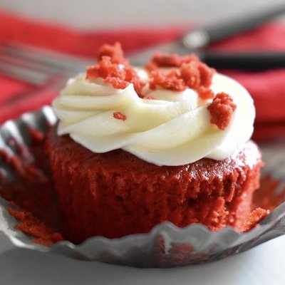 THE BEST Red Velvet Cupcakes