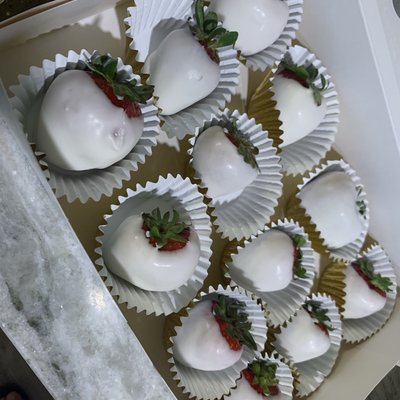 Chocolate Dipped Strawberries 