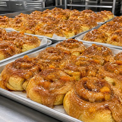 Peach Cobbler Cinnamon Rolls - 6 Pack