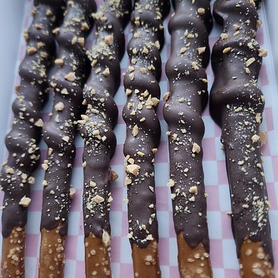 Dipped Caramel Pretzel Rods (12ct)