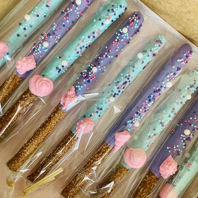 Chocolate Dipped Pretzels