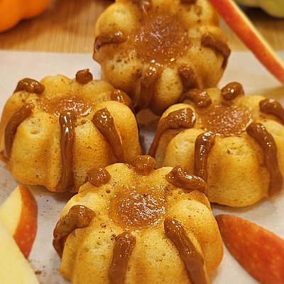 Salted Caramel Apple Mini Bundt Cake- 6 Pieces.