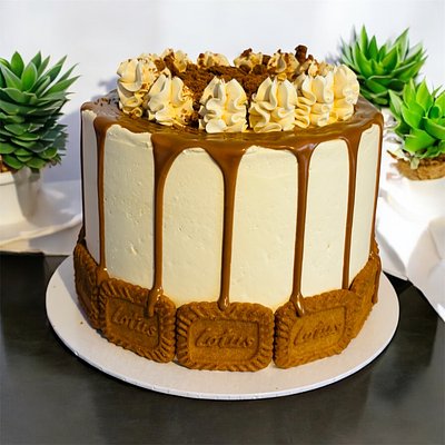 Lotus Drip Cake 
