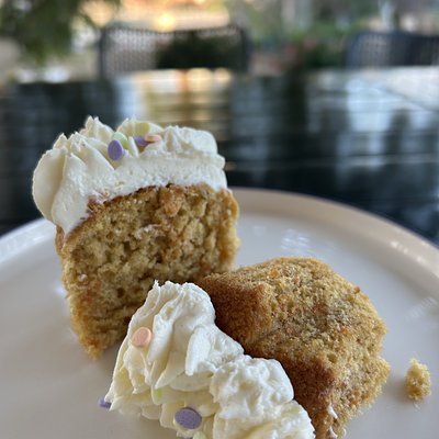 Carrot Cupcakes With Cream Cheese Frosting (4)