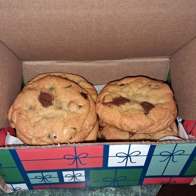 Chocolate Chip Cookies (6 cookies)