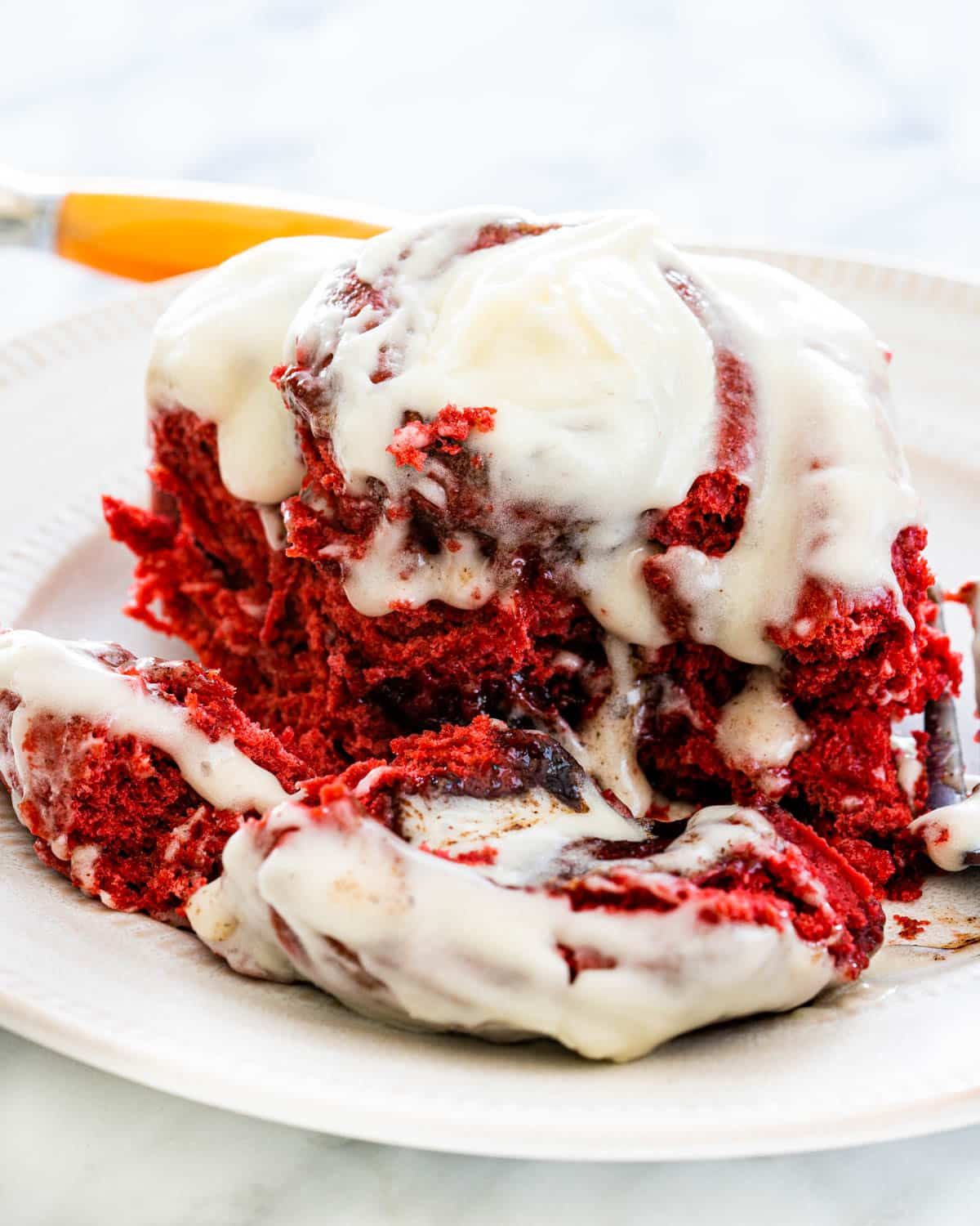 Red Velvet Cinnamon Rolls 6ct