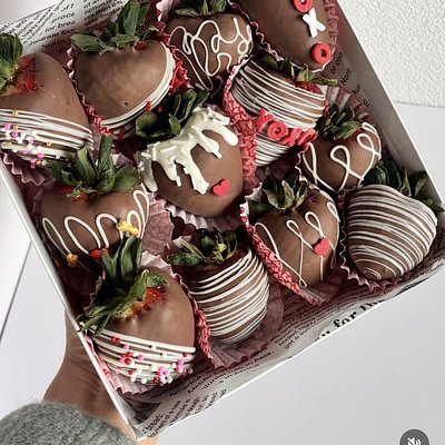 Chocolate Covered Strawberries (12)