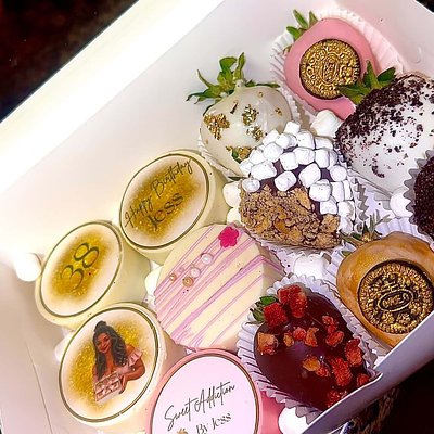 Chocolate dipped strawberries dozen