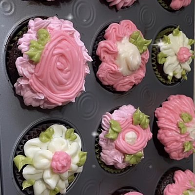 Custom Cupcakes: BEST SELLER 1 Dozen, Buttercream Icing