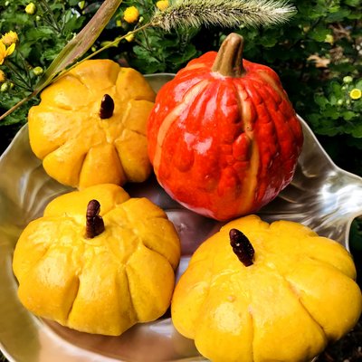 Pumpkin Dinner Rolls