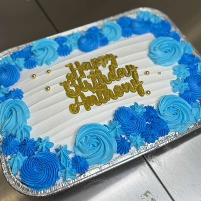 Tres Leches Extra Húmedo con Crema Batida / Extra Moist Tres Leches with Whipped Cream