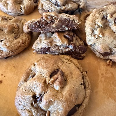 BIG chocolate chip pecan cookies [v]