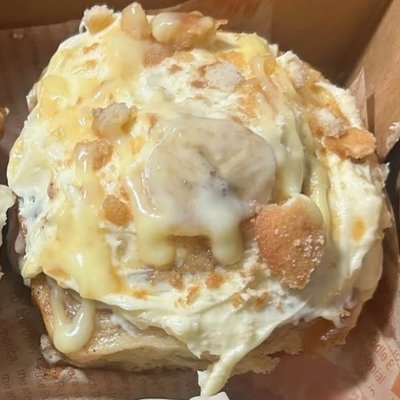 (SOLD OUT) Banana Puddin’ Cinnamon Roll