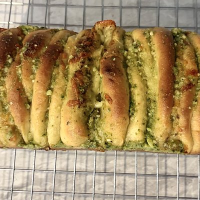 Pesto Cheddar Pull Apart Bread 