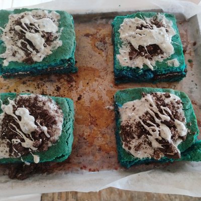 Blue Velvet Brownies. (Cookie Monster)