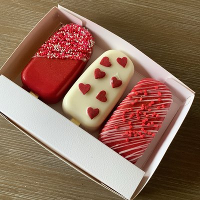 Three Count Cakesicles 