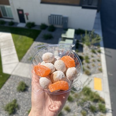 SMALL ORANGE CREAM GRAPE MIX