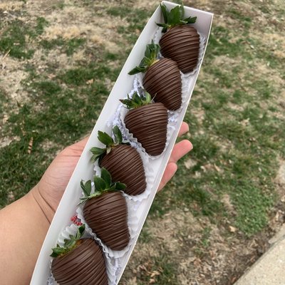 6 Chocolate Covered Berries 