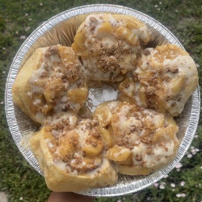 Apple Pie Cinnamon Rolls (5 Count)