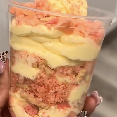 strawberry crunch cake cup