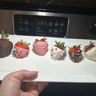 Chocolate Covered Strawberries (1 Dozen)