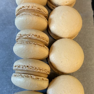12 Salted Caramel Macarons