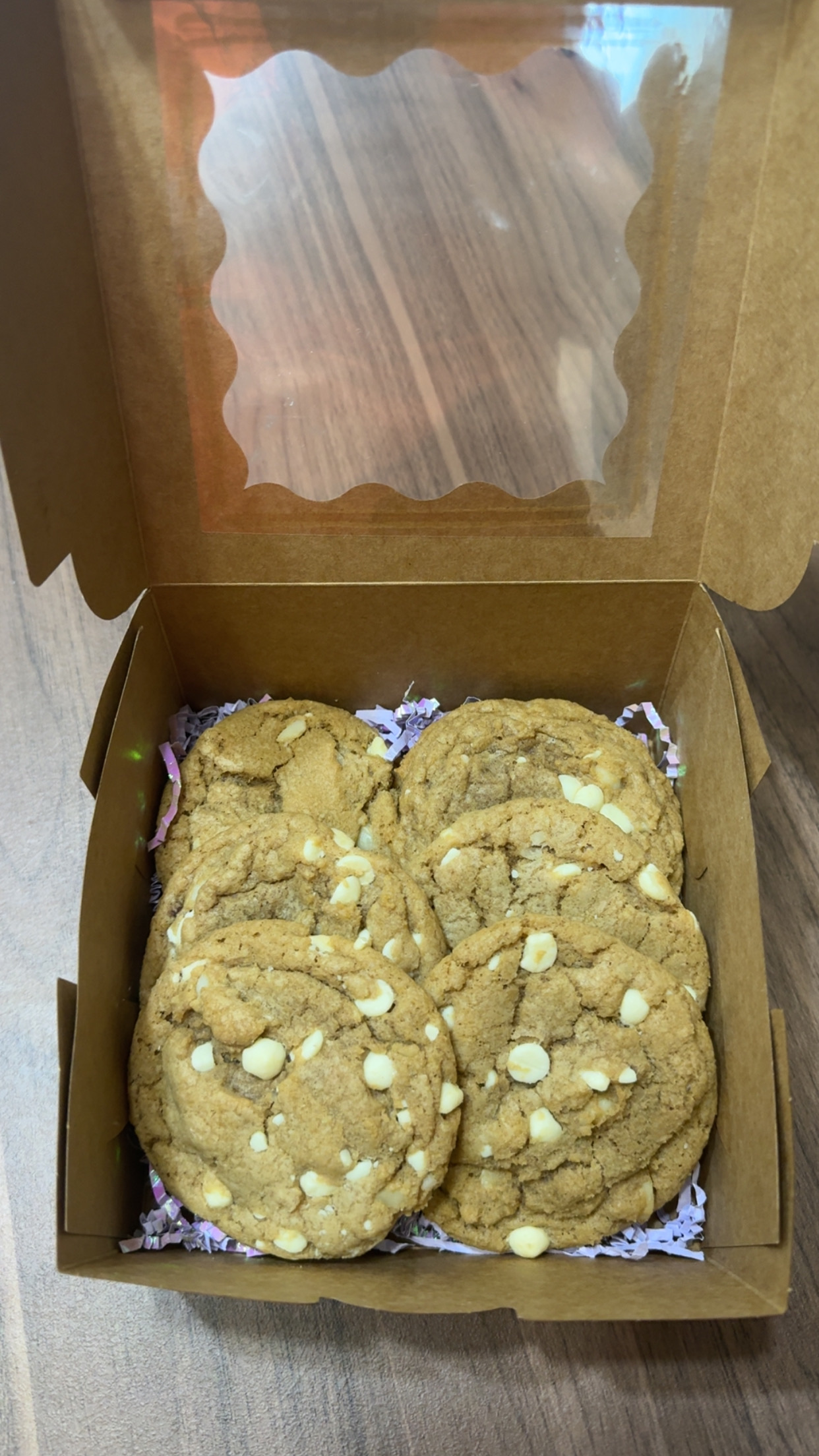 6 Pack White Chocolate Chip Macadamian Nut