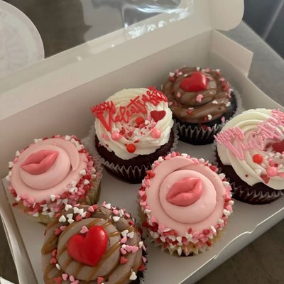 6ct Valentine Cupcakes