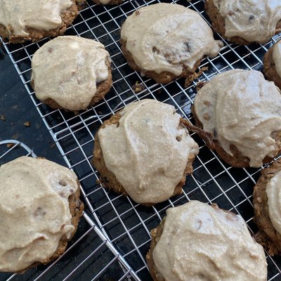 Sourdough Brown Butter Pumpkin Oatmeal Raisin Cookies W/ Maple Glaze 🎃