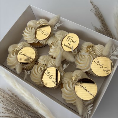6 cupcakes