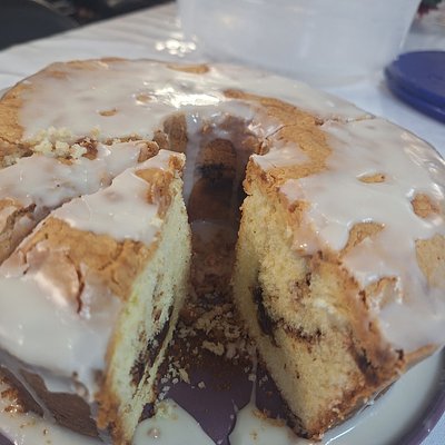 Cinnamon Bun Pound Cake
