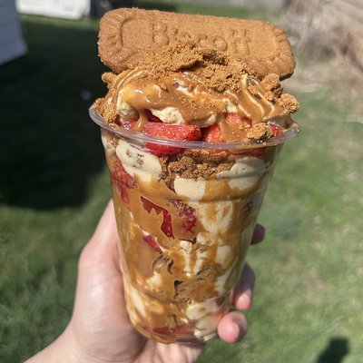 Strawberry Biscoff Cups 🍓🍪 