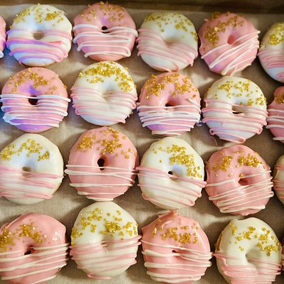 Pink Cupcakes, Mini Donut Cakes, And Pretzels Package 