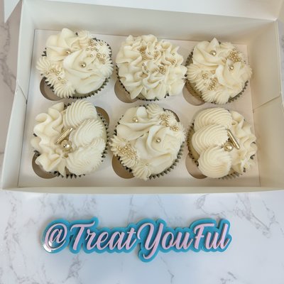 6 Count Custom Cupcakes 