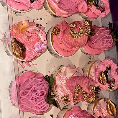 Luxury Cupcakes W/ Strawberries & Images 