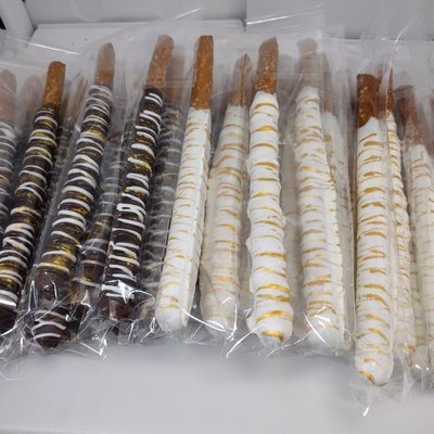 Chocolate Covered Pretzel Rods
