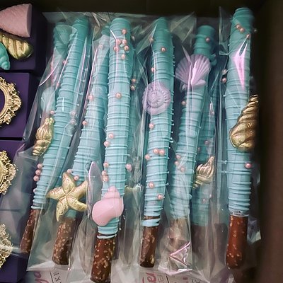 Theme Colored Pretzels 