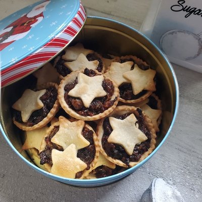 Holiday Fruit Mince Pies (Tin with 16 mini pies)