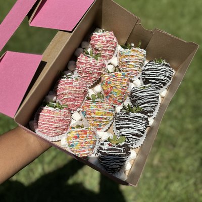 Full Dozen Deluxe Berries 