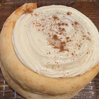 Regular Cinnamon Rolls With Vanilla Icing Single