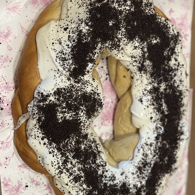 Oreo King Cake Large