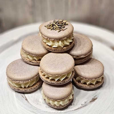 Macarons With Buttercream Filling 