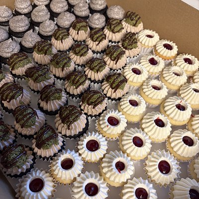 7 Dozen Mini Cupcakes 