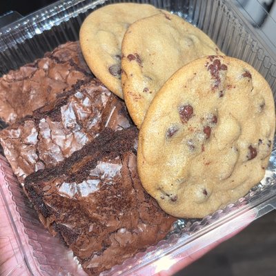 Brownie & Chocolate Chip Cookie Box