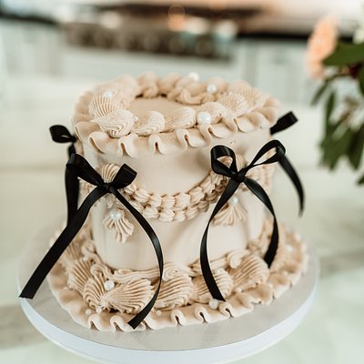 6” 3 Layer Heart Cake (6-10 Servings)